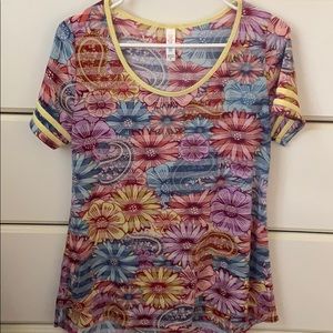 Medium Lularoe Classic Tee